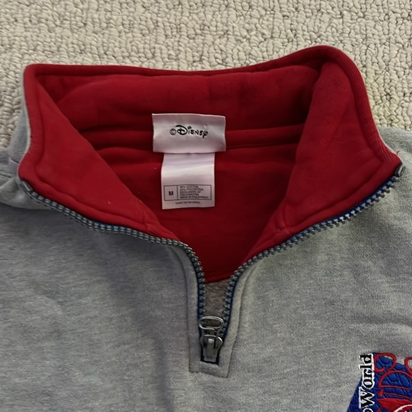 Vintage Disney World pullover zip top sweatshirt with pockets in both sides. - Picture 4 of 6